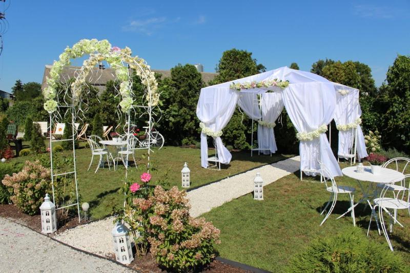 Restauracja Hotel Kassandra Września Exteriör bild