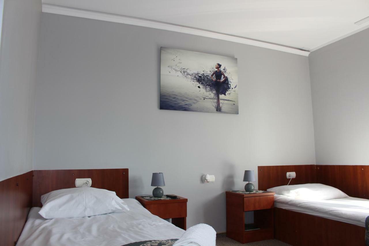Restauracja Hotel Kassandra Września Exteriör bild