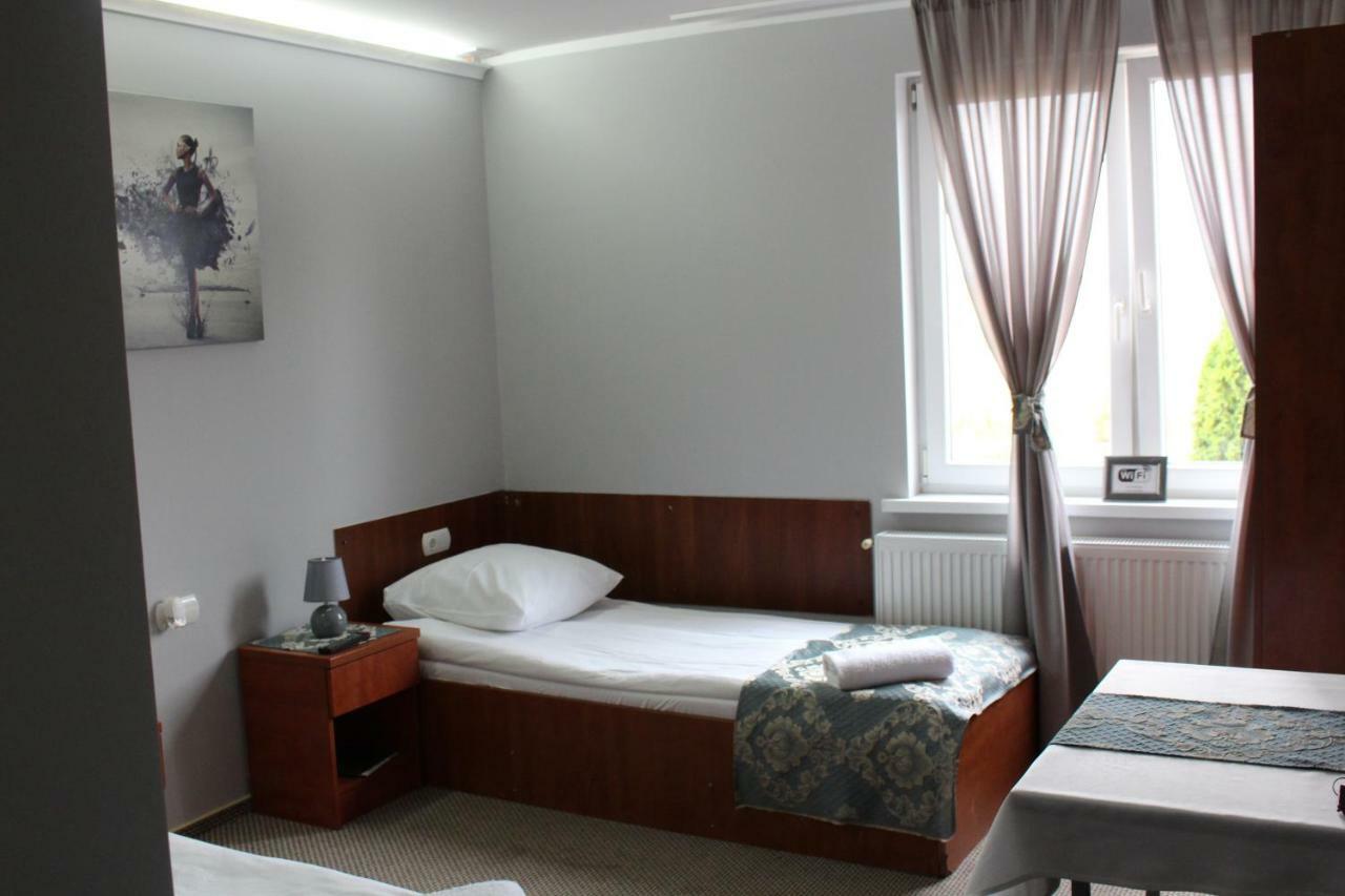 Restauracja Hotel Kassandra Września Exteriör bild