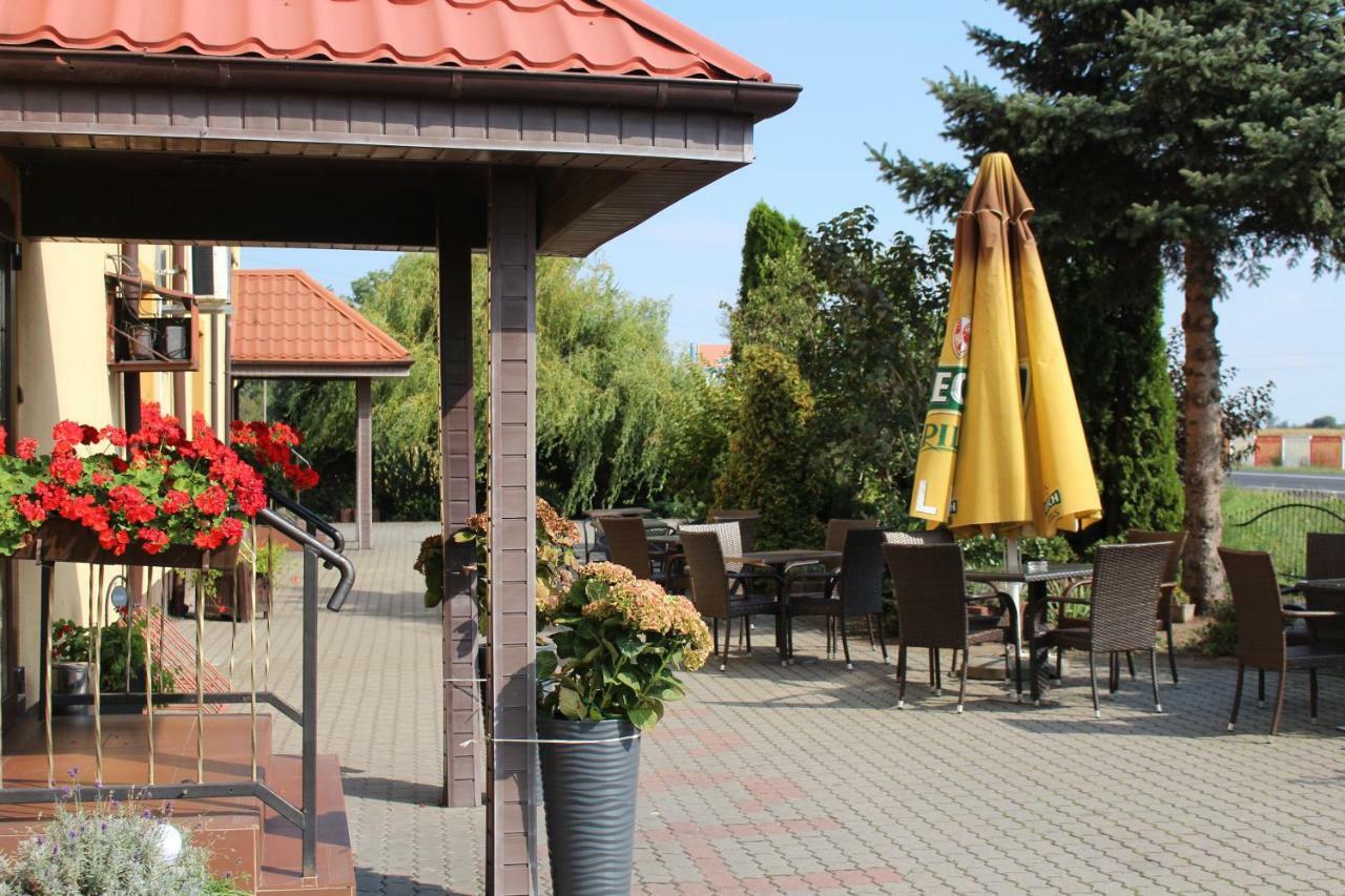Restauracja Hotel Kassandra Września Exteriör bild